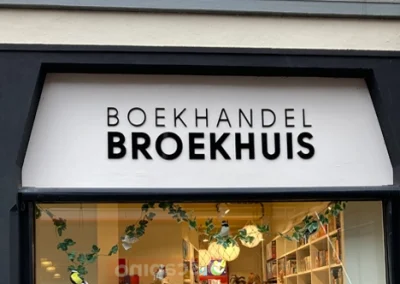 Gevelbelettering Boekhandel Broekhuis Deventer